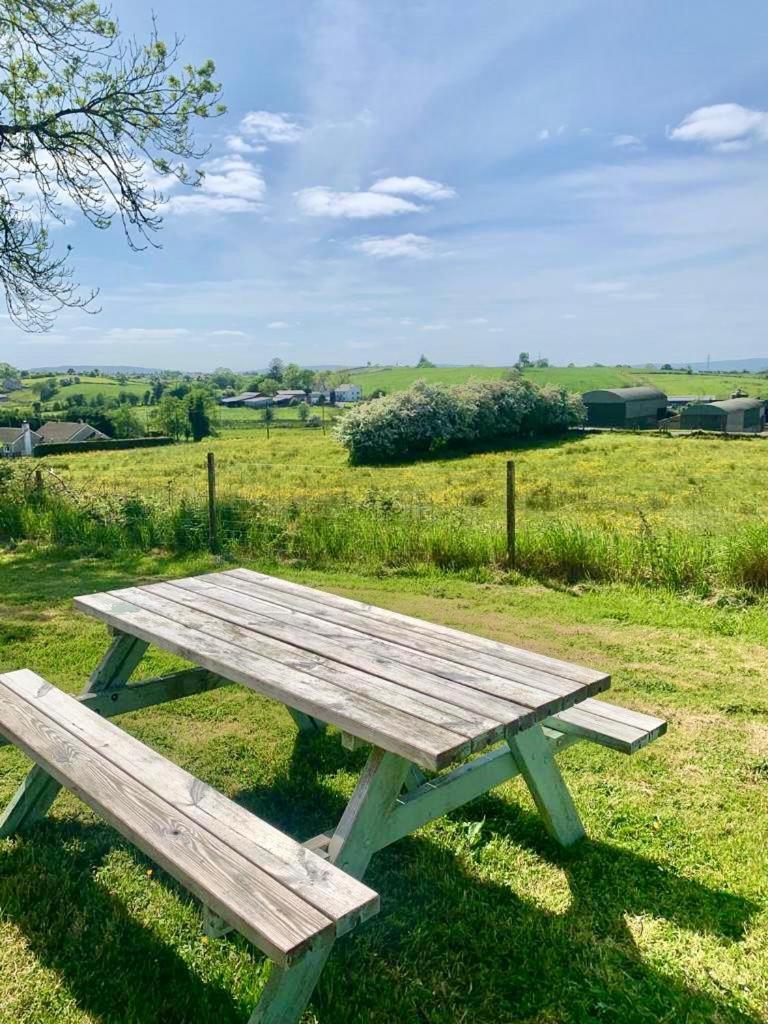 Quiet Farm Cottage Enniskillen Fermanagh מראה חיצוני תמונה